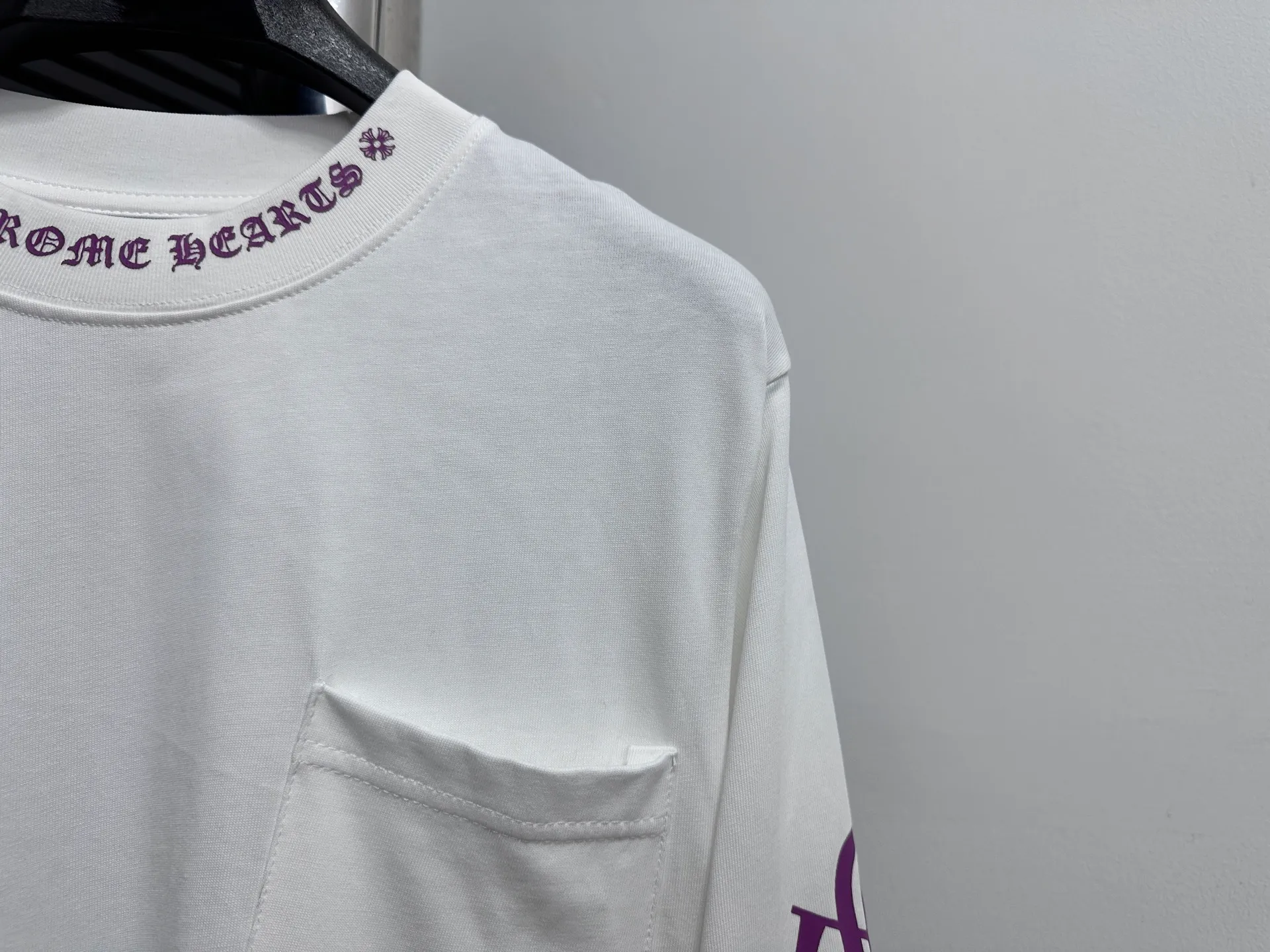 🅿️230 [Come Hearts] Crow Heart Graffiti Letters Limited Sanskrit Printed Long Sleeves, High Weight Threads on Collar and Cuffs, Custom Weaved and Dyed 280g Double Yarn Pure Cotton Fabric, Washed Anti-Counterfeiting Tags and other auxiliary labels are all correct versions, super conspicuous, super pretty, super stylish, same style for men and women! The overall upper body highlights fashion and individuality, and when worn together by a couple, it is a recommended T-shirt by the Street Ace!! Same style for men and women Size: XS-L